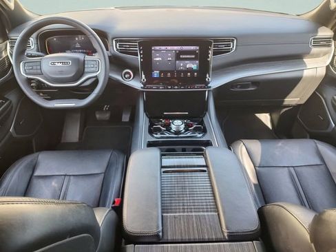 Certified 2024 Jeep Wagoneer L Series III w/ Flexible Seating Group AWD/4WD image 9