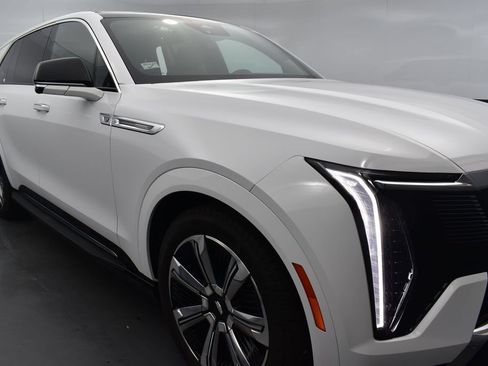 Used 2025 Cadillac Escalade IQ Luxury 2 AWD/4WD image 36
