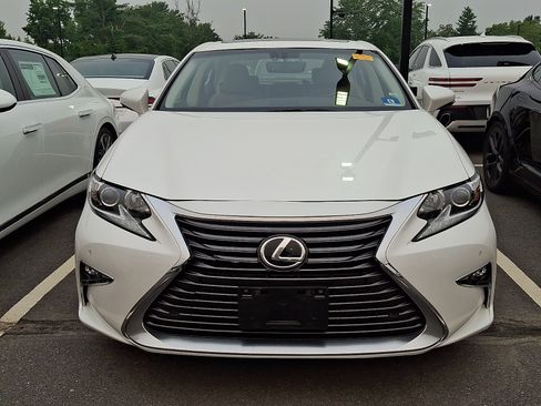 Used 2016 Lexus ES 350 w/ Navigation System Package FWD image 3