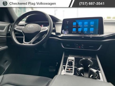 Used 2024 Volkswagen Atlas Cross Sport SE AWD/4WD image 30