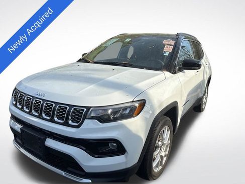 Used 2025 Jeep Compass Limited image 2