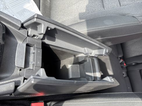 Used 2024 Nissan Rogue SV image 26