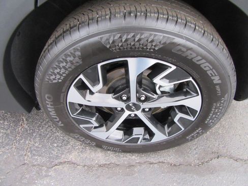 Used 2025 Kia Sportage EX image 16