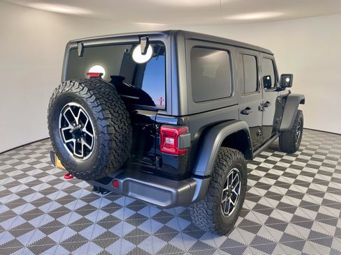 Used 2024 Jeep Wrangler Unlimited Rubicon w/ Technology Group AWD/4WD image 5
