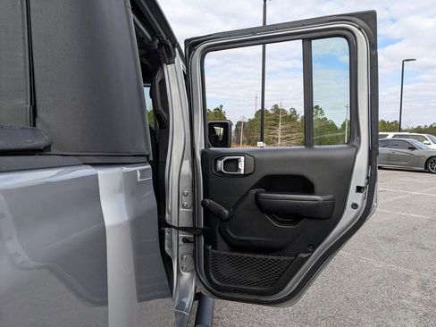 Used 2021 Jeep Gladiator Sport image 50