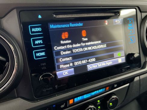 Used 2016 Toyota Tacoma TRD Off-Road w/ Premium & Technology Package image 14