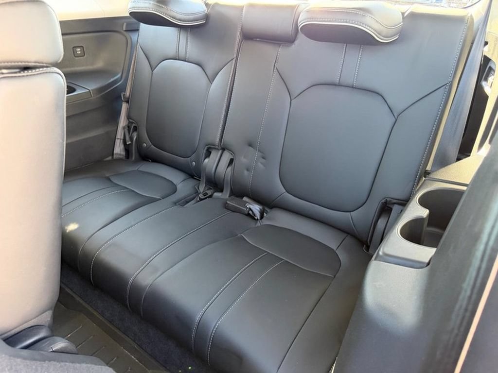 Used 2025 Honda Pilot Elite image 9