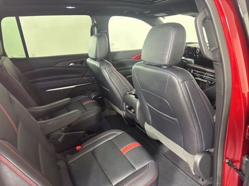 Used 2025 Chevrolet Traverse RS image 21