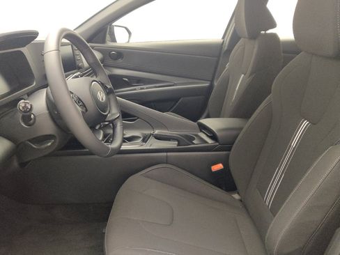 Used 2025 Hyundai Elantra Sport FWD image 17