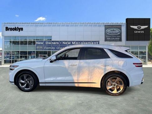 Used 2026 Genesis GV70 2.5T Select image 8