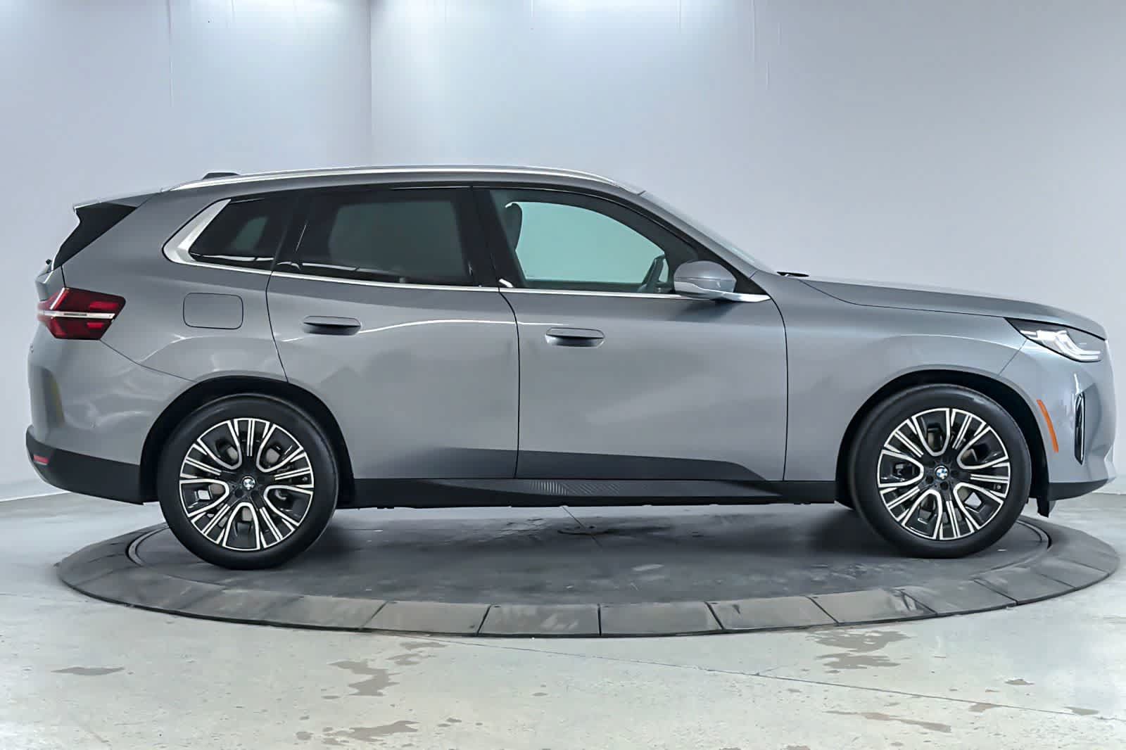 Used 2025 BMW X3 xDrive30i w/ Convenience Package AWD/4WD image 8