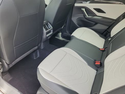 Certified 2025 Volkswagen Tiguan SE AWD/4WD image 8
