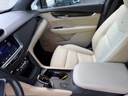 Used 2019 Cadillac XT5 FWD image 12