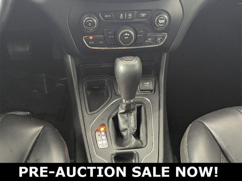 Used 2019 Jeep Cherokee Latitude Plus image 20
