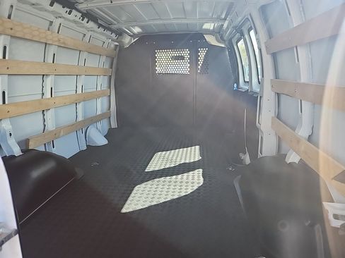 Used 2024 GMC Savana 2500 w/ Driver Convenience Package image 2