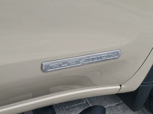 Used 2023 GMC Sierra 1500 Elevation RWD image 8