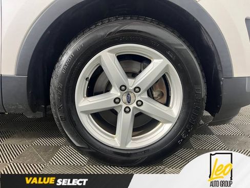 Used 2016 Ford Explorer XLT w/ Equipment Group 202A AWD/4WD image 31