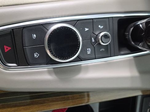 Used 2022 Cadillac Escalade Premium Luxury Platinum AWD/4WD image 23
