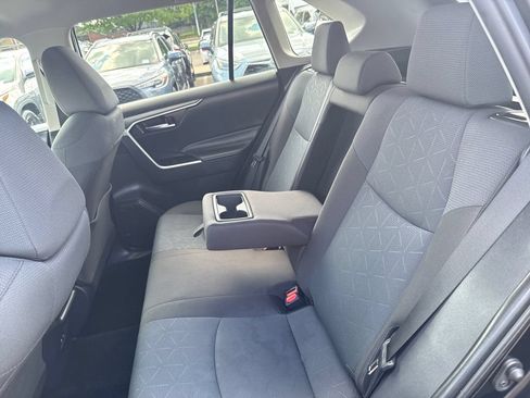 Used 2025 Toyota RAV4 XLE AWD/4WD image 36