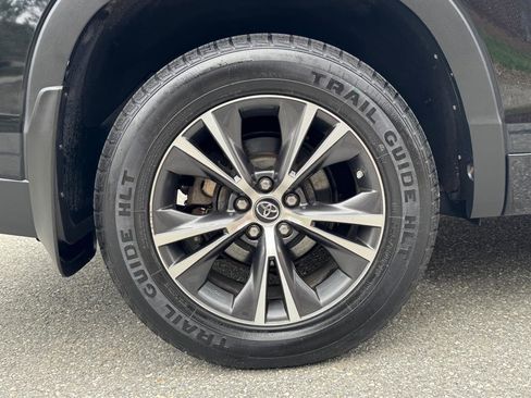 Used 2018 Toyota Highlander LE AWD/4WD image 22