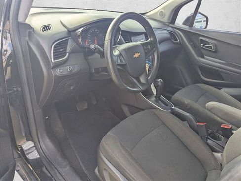 Used 2022 Chevrolet Trax LS w/ Tint and Cruise Package AWD/4WD image 7