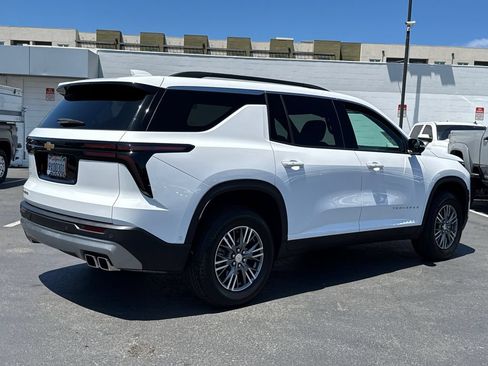 Used 2025 Chevrolet Traverse LT w/ Enhanced Driving Package FWD image 13
