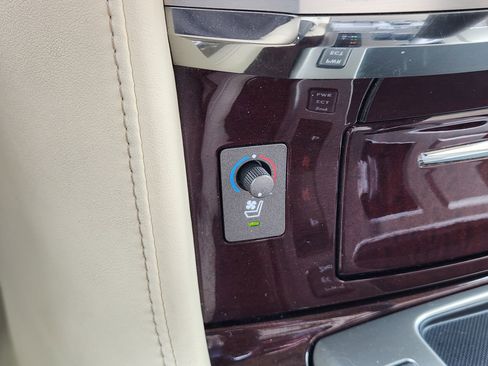 Used 2014 Lexus LX 570 4WD image 23