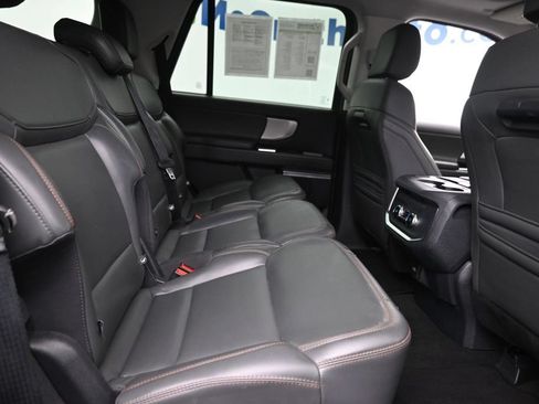 Used 2025 Ford Expedition Active AWD/4WD image 10