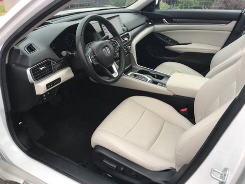 Used 2021 Honda Accord Touring image 5