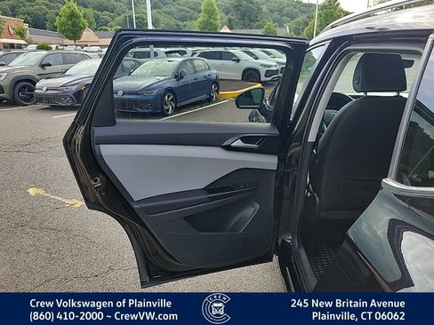 Certified 2023 Volkswagen Taos SE w/ Panoramic Sunroof Package AWD/4WD image 46
