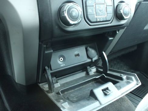 Used 2013 Ford F150 XLT w/ Mid Equipment Group AWD/4WD image 18