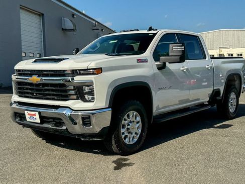 Used 2024 Chevrolet Silverado 2500 LT AWD/4WD image 7