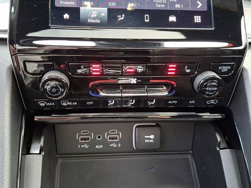 Certified 2023 Jeep Grand Cherokee Altitude image 17