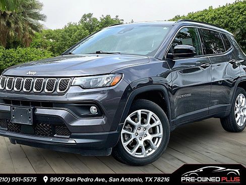Used 2023 Jeep Compass Latitude AWD/4WD image 1
