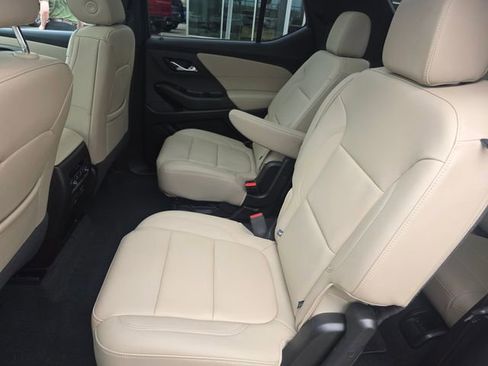 Used 2023 Chevrolet Traverse LT w/ LT Premium Package AWD/4WD image 22