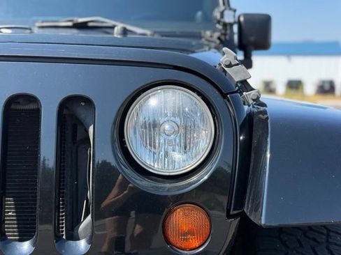 Used 2011 Jeep Wrangler Unlimited Sahara AWD/4WD image 7