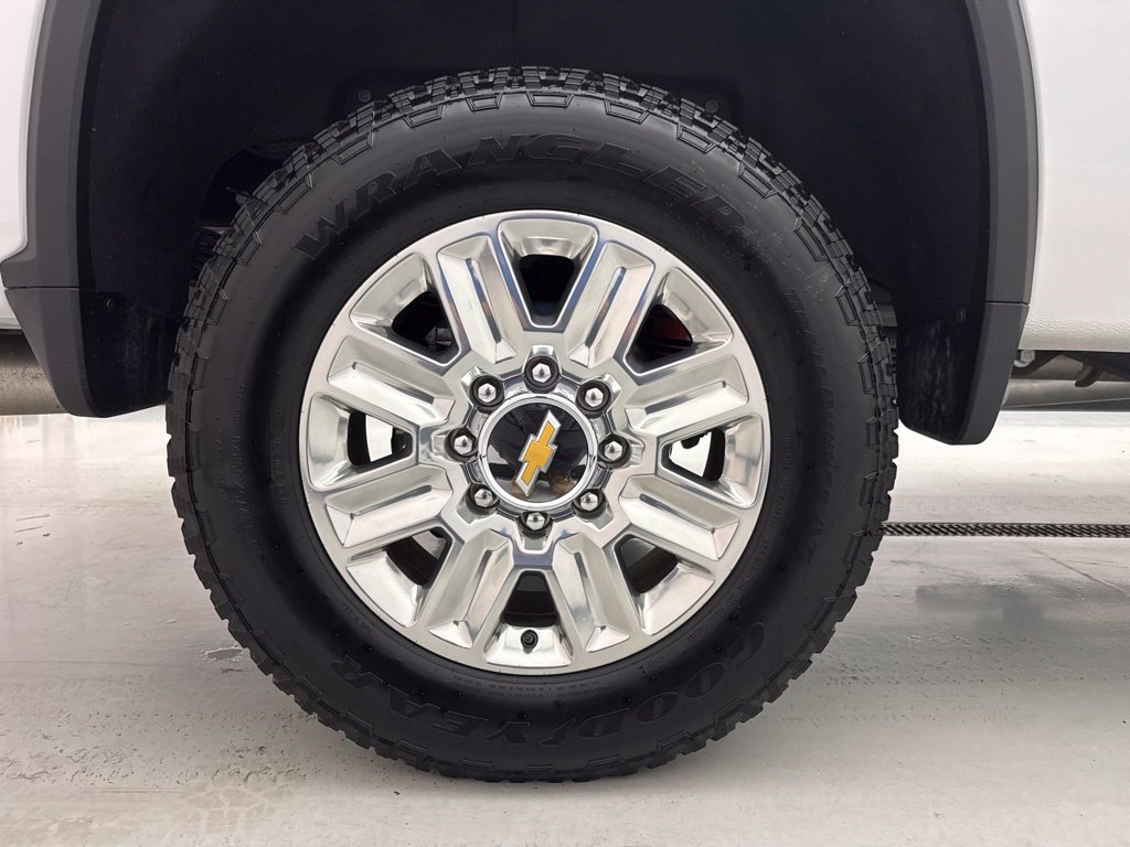 Used 2025 Chevrolet Silverado 3500 High Country w/ High Country Premium Package AWD/4WD image 8