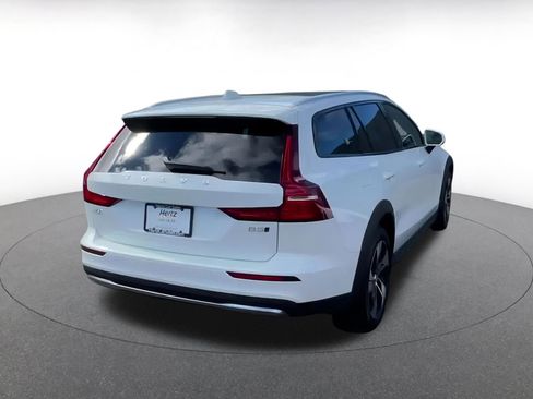 Used 2025 Volvo V60 B5 Cross Country Plus image 13