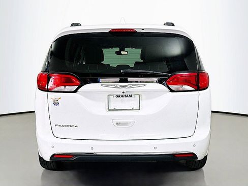 Used 2017 Chrysler Pacifica Touring-L FWD image 6
