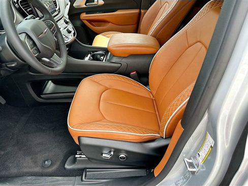 New 2026 Chrysler Pacifica Pinnacle AWD/4WD image 21