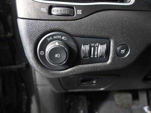 Used 2021 Jeep Cherokee Trailhawk image 24