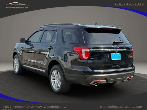 Used 2018 Ford Explorer XLT w/ Equipment Group 202A AWD/4WD image 6