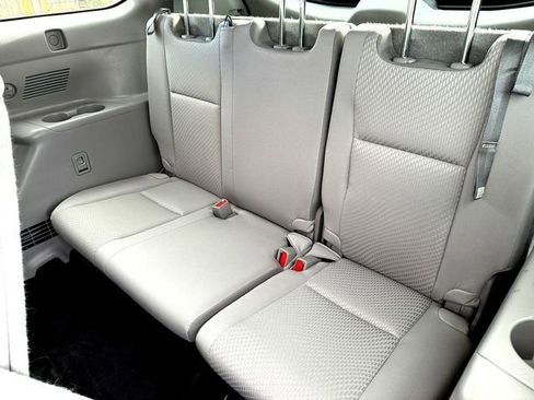 Used 2018 Toyota Highlander LE image 24