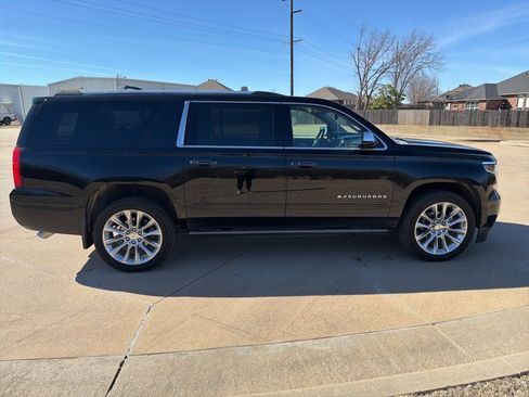 Used 2019 Chevrolet Suburban Premier w/ Premier Plus Edition image 8