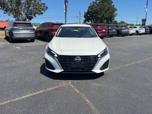 Used 2025 Nissan Altima 2.5 SV FWD image 34