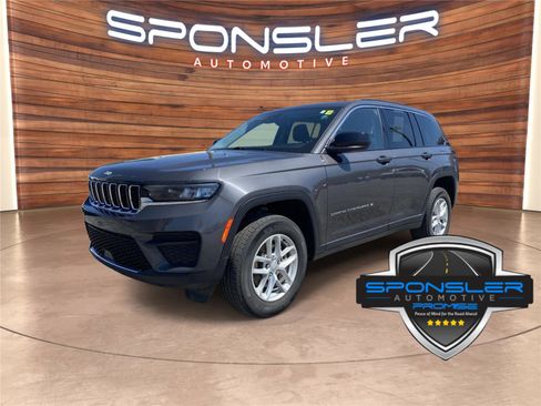 Used 2023 Jeep Grand Cherokee Laredo AWD/4WD image 1