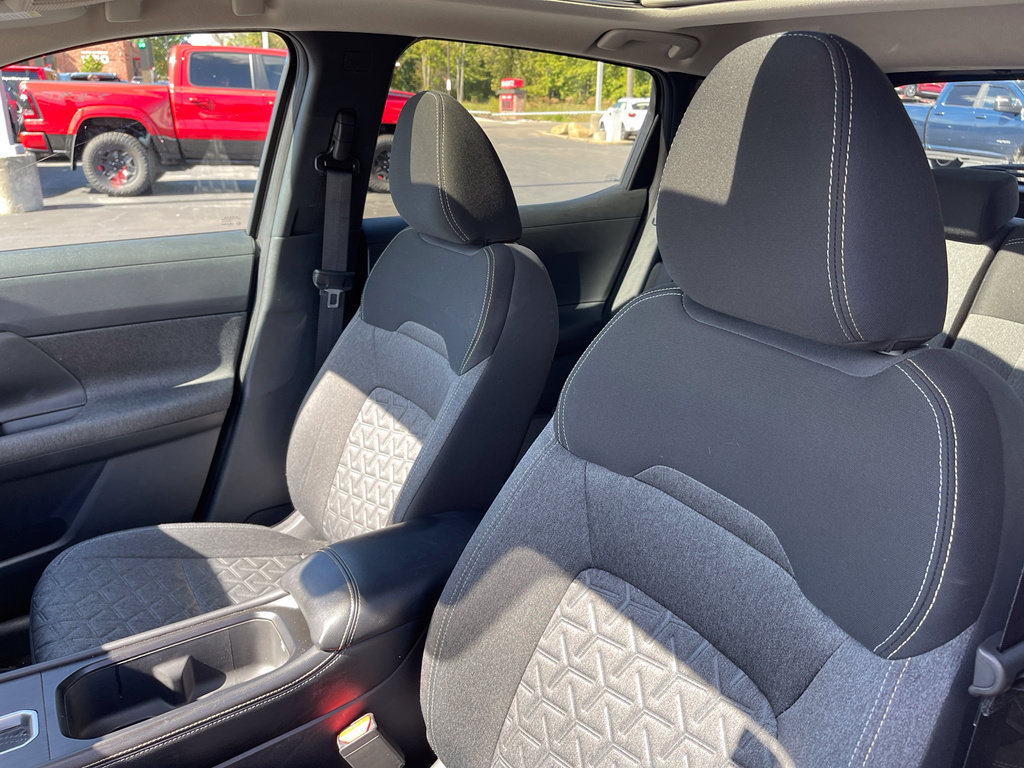 Used 2025 Nissan Kicks SV w/ SV Premium Package AWD/4WD image 13