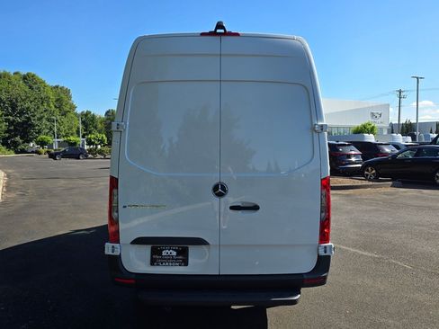 New 2025 Mercedes-Benz eSprinter 170 Cargo image 5