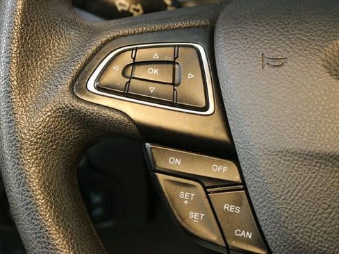 Used 2017 Ford Focus SE FWD image 19
