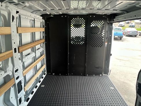 Used 2025 RAM ProMaster 2500 w/ U-Haul Equipment Group FWD image 21